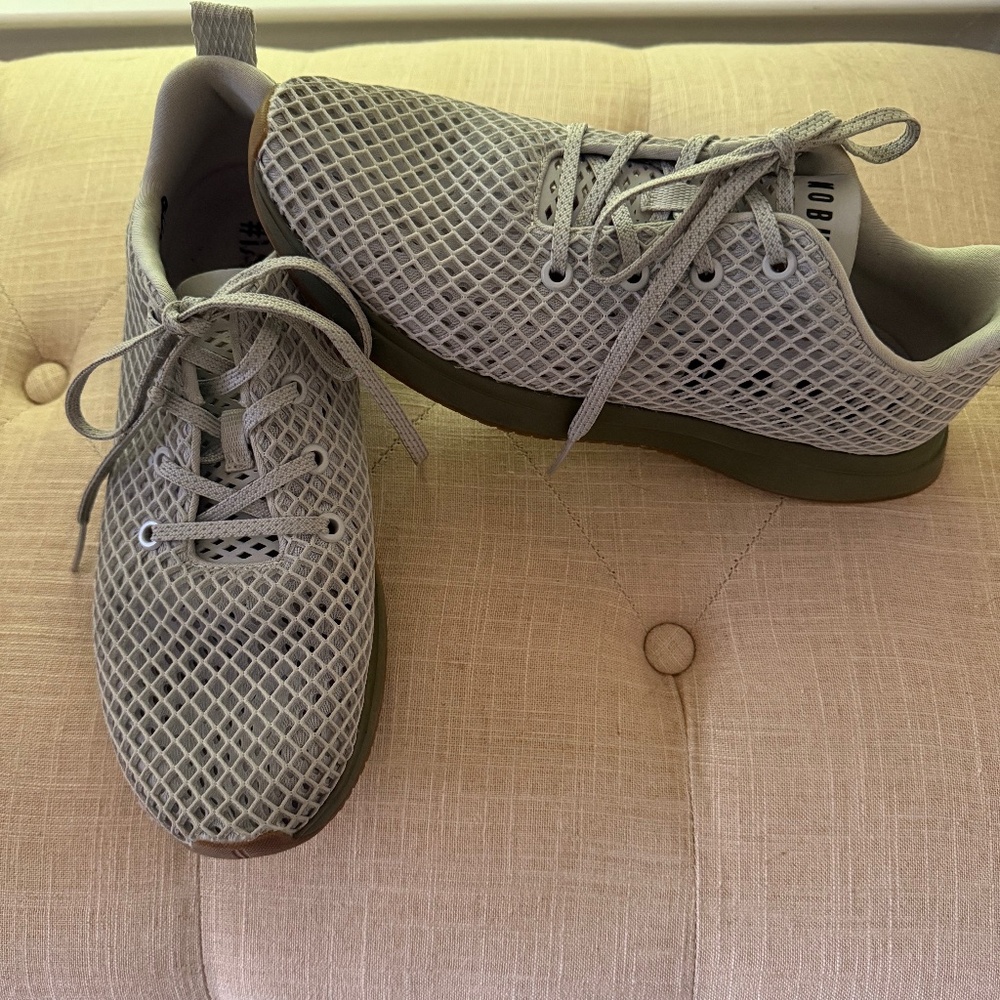 NO BULL Diamond Mesh Runner  Women's Size 10 - Mens 8.5 Unisex Sneakers